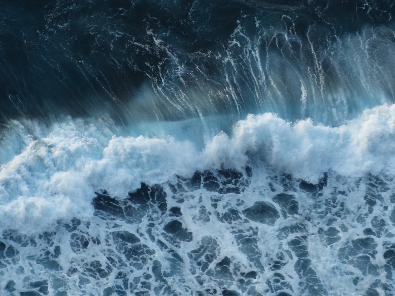 ocean wave curling over itself